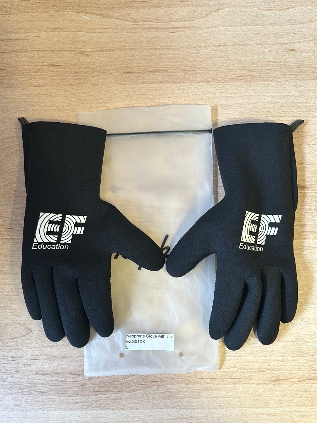 EF EDUCATION | RAPHA Neoprene Gloves with Zip – GEARONA.COM