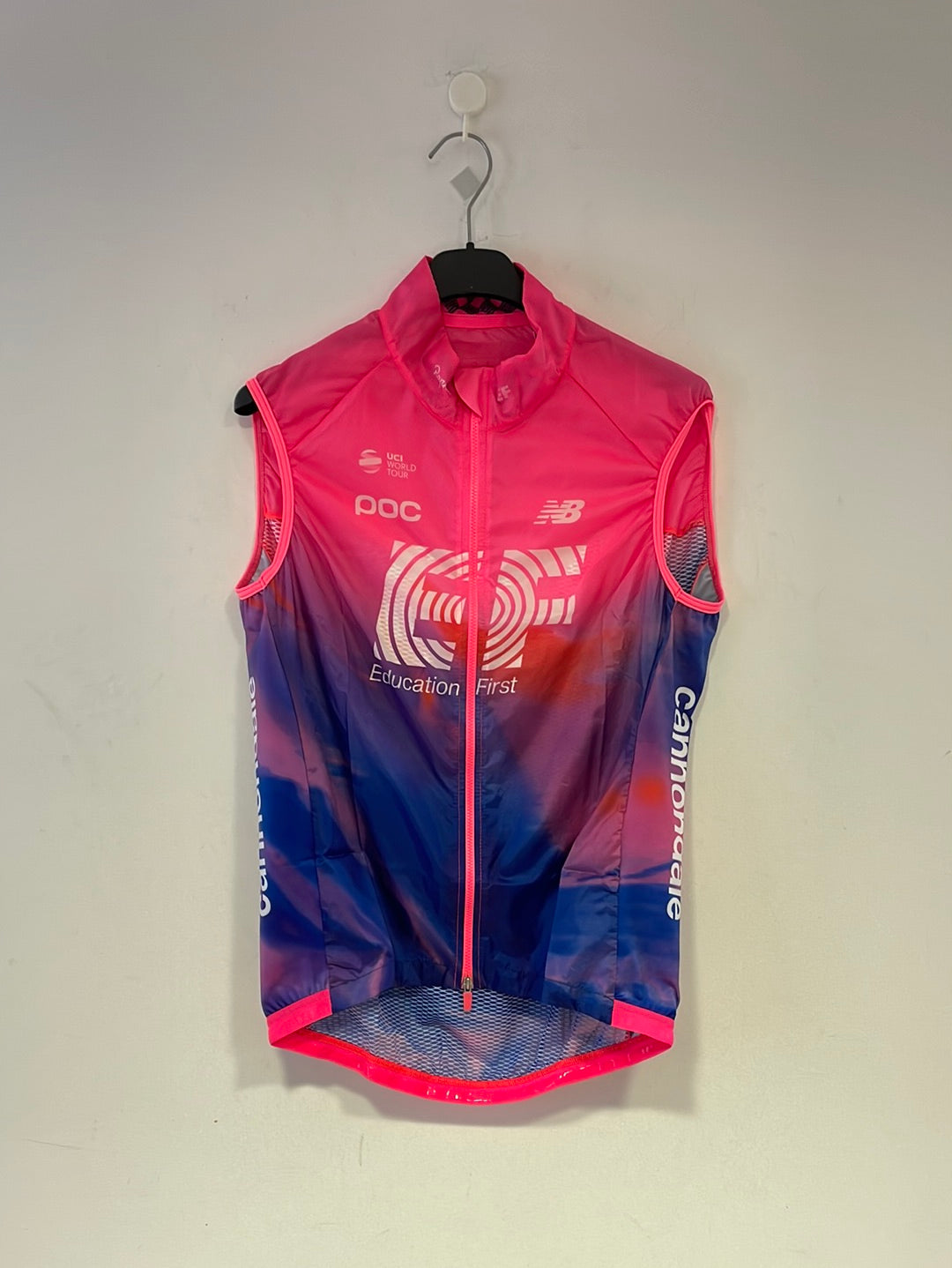 EF EDUCATION | RAPHA Lightweight Gilet – GEARONA.COM