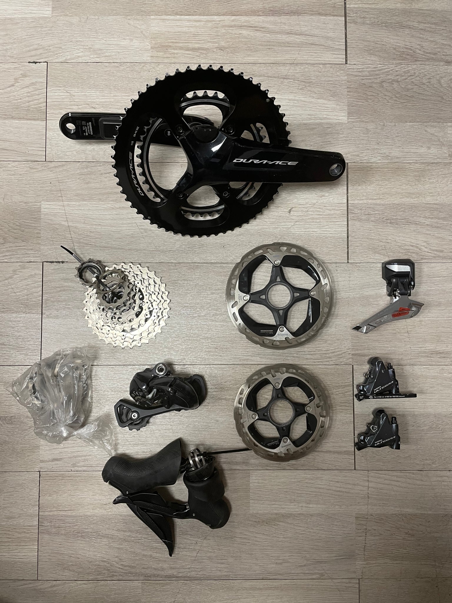 Shimano Utlegra Di2 R8070 GroupSet 2x11v Shimano Dual Sided Power Meter 18